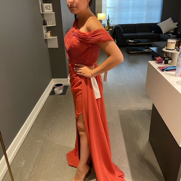 Mac Duggal draped one shoulder gown. - Picture 4 of 4